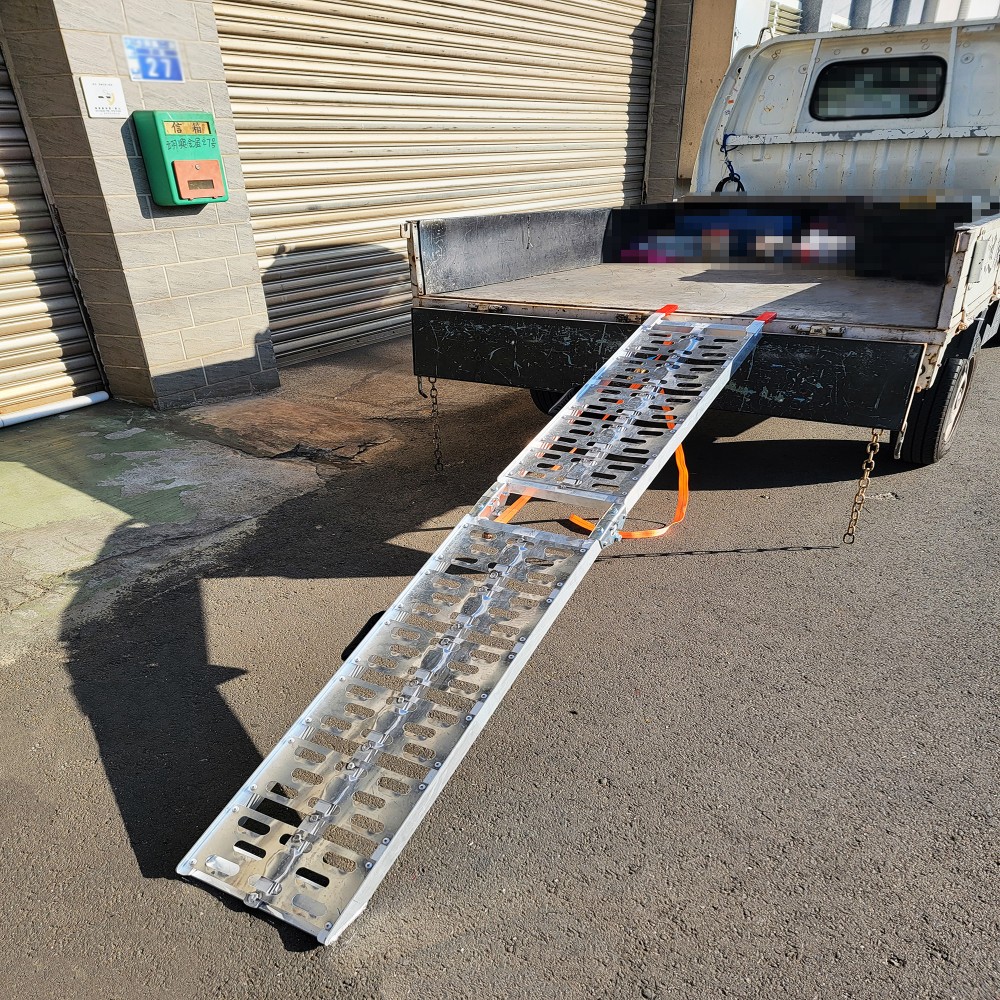 Double-Fold Loading Ramps W-1 