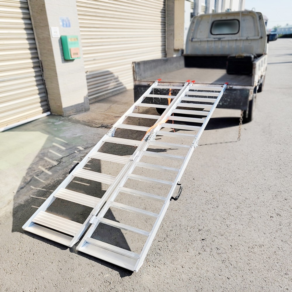 Tri-Fold Loading Ramps W-3