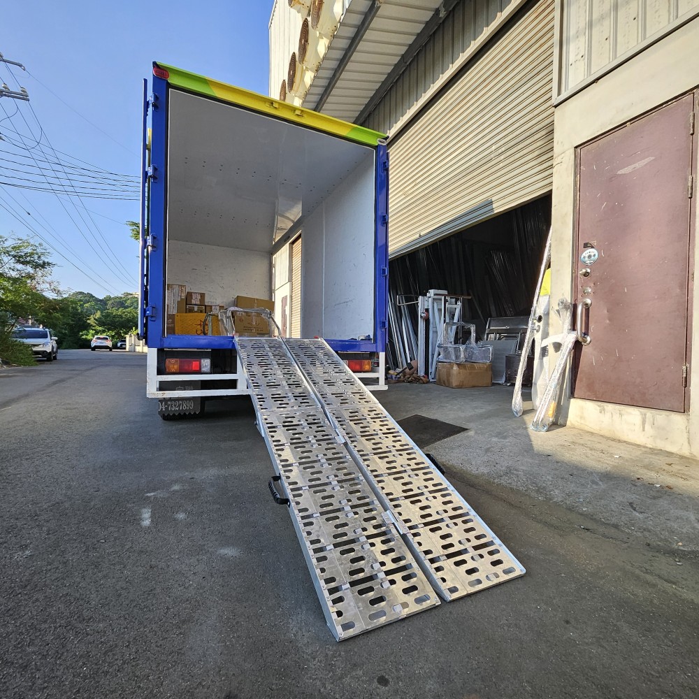 Tri-Fold Loading Ramps W-3X